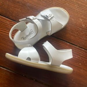 White Footmates Size 9 with velcro strap